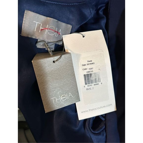 THEIA IVANNA KEYHOLE COCKTAIL DRESS
Regular price - Picture 14 of 14